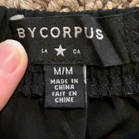 Black mini skirt with pockets - Picture 3 of 13